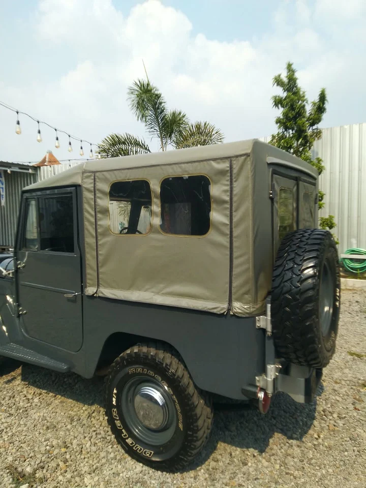 Side and rear view of our FJ40 showing its canvas top and rear spare wheel